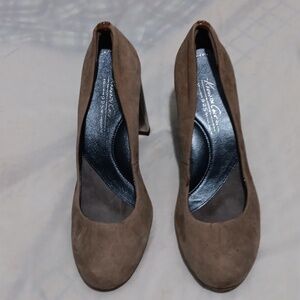 Kenneth Cole New York women shoes size 8 color brown.